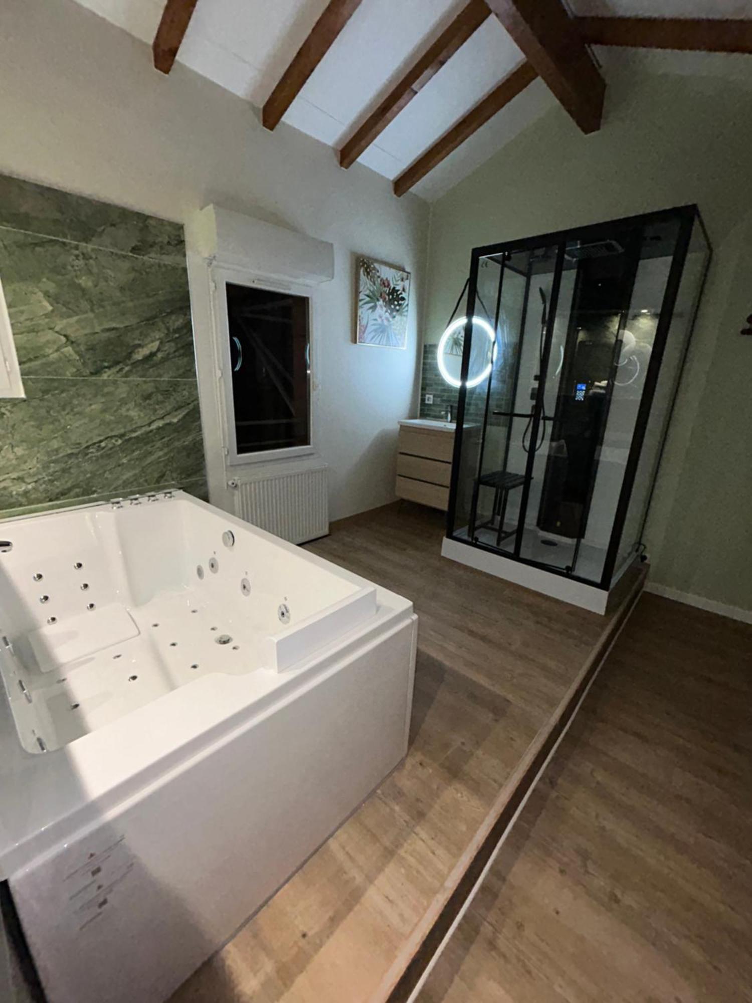 Appart Hotel Le 8 La Suite & Spa - Parking Gratuit - Макон Экстерьер фото